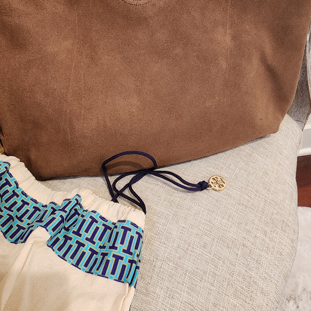 Tory Burch Classic Tan Suede Shoulder/ Hobo Bag - Picture 9 of 9
